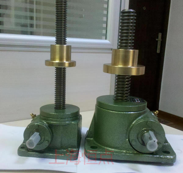 1噸和2.5噸絲杆升降機正面對比圖