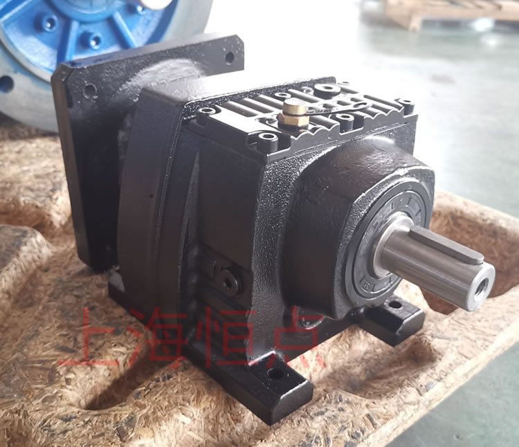 R37系列減速機的實物照片，輸入配伺服電機