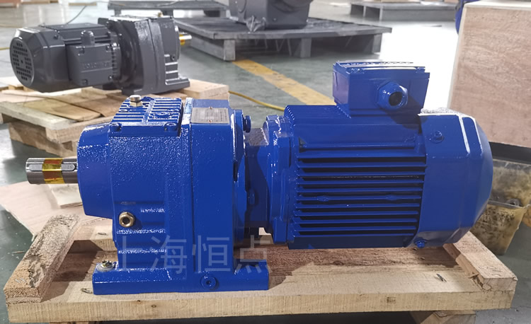 R47系列減速機配電機，藍色油漆實物照片
