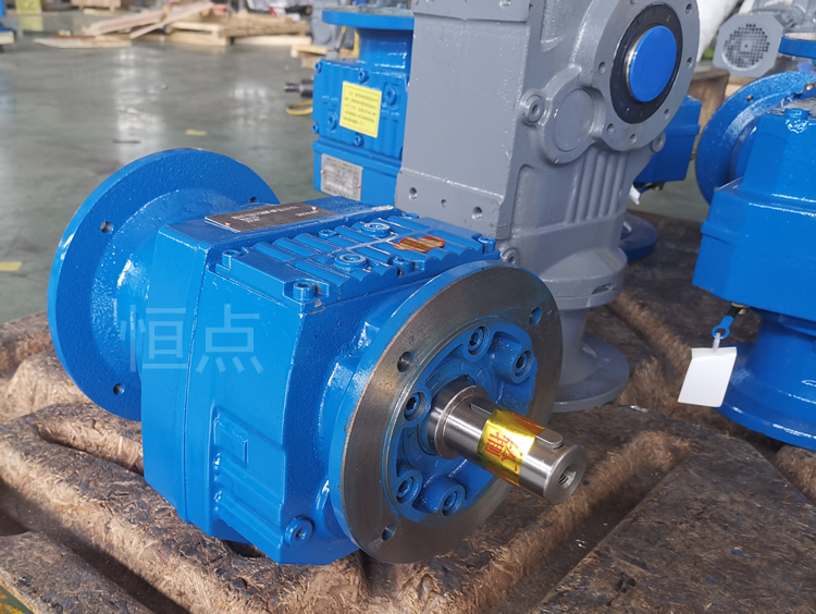 RF47系列減速機輸入配圓法蘭 輸出配法蘭+軸 藍色油漆 實物圖