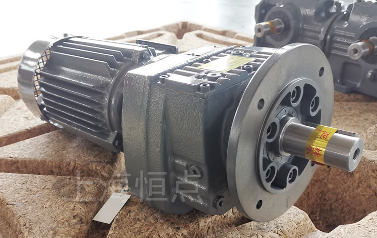 RF57減速機 輸入配電機 輸出單軸+法蘭 立式安裝 實物照片