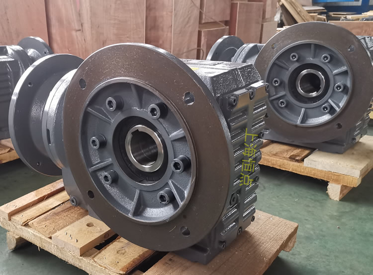 KAF87減速機 輸入配B5法蘭端蓋 右輸出配大法蘭+通孔-原創