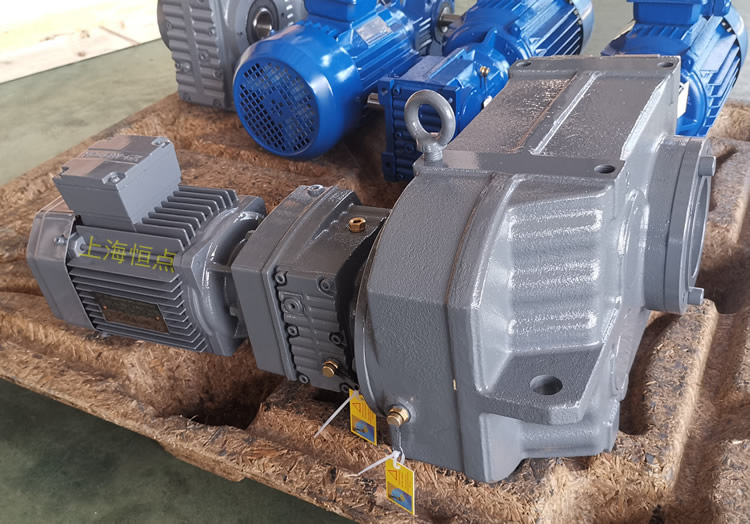  FAZ77R37雙級減速機，通孔+小法蘭輸出，實物圖如下